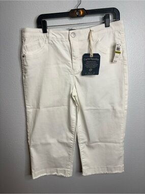 Democracy Size 14 Absolution Skimmer “Mold & Hold” Capri Raw Hem NWT